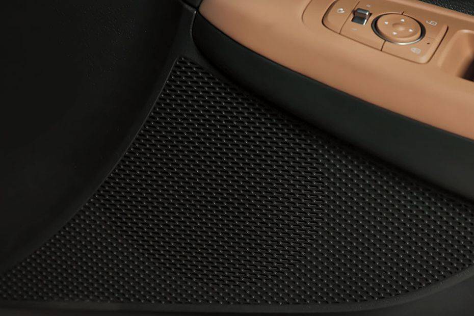 Speakers View of Hyundai Sonata Speakers View of Hyundai Sonata