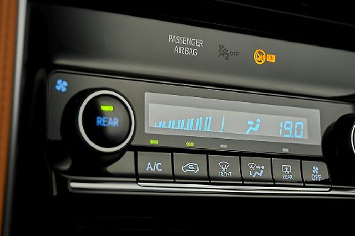 Front AC Controls of Toyota Fortuner
